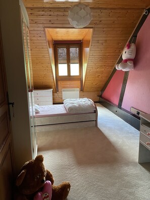 5 bedrooms, iron/ironing board, free WiFi, bed sheets - Country property with covered terrace and large swimming pool (Charcier)