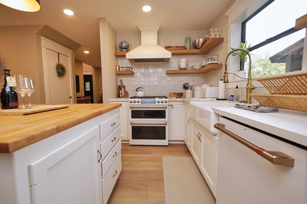 Køleskab, mikrobølgeovn, ovn, kogeplade