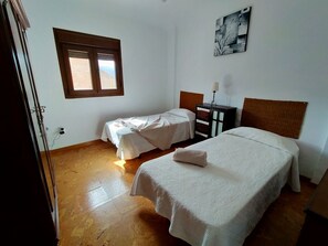 4 bedrooms, WiFi, bed sheets