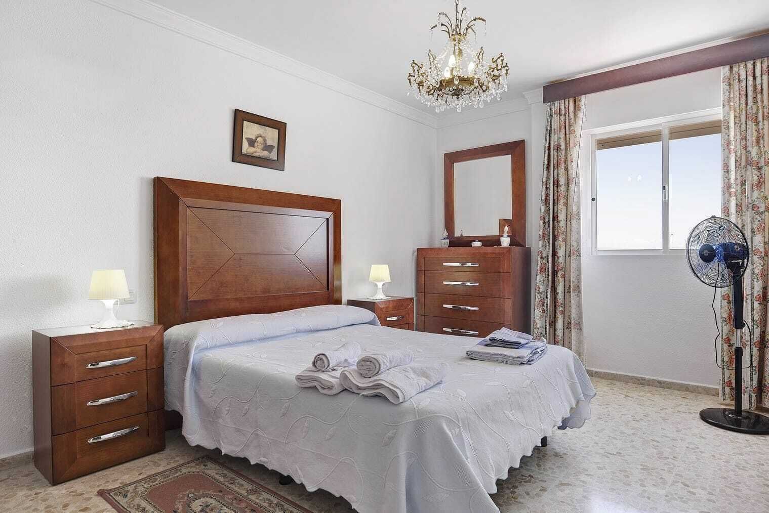 1 bedroom, bed sheets
