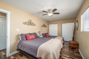 2 bedrooms, iron/ironing board, free WiFi, bed sheets