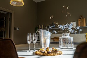 Dining - 70 Walmgate -  a premium stay that sleeps 11 guests  in 5 bedrooms (York)