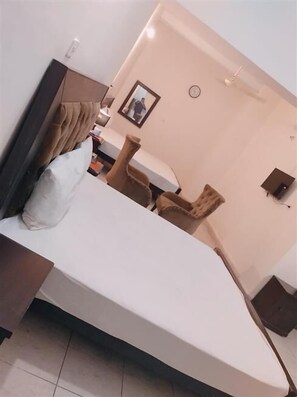 Chambre Double Familiale | Fer et planche à repasser