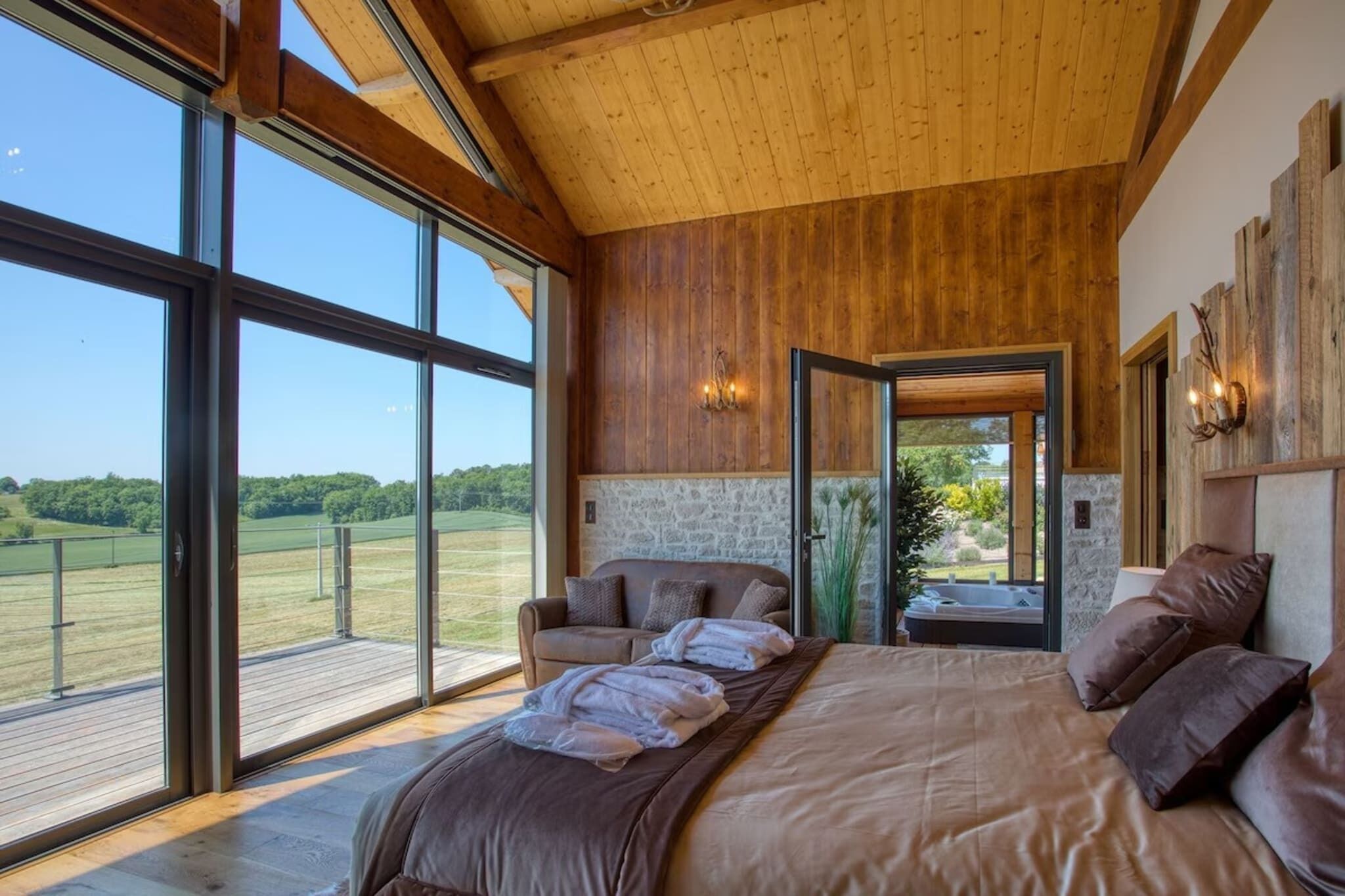 1 Schlafzimmer, Zimmersafe, Schreibtisch, Bügeleisen/Bügelbrett