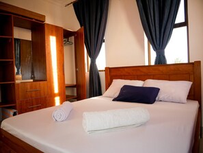 2 bedrooms, iron/ironing board, Internet