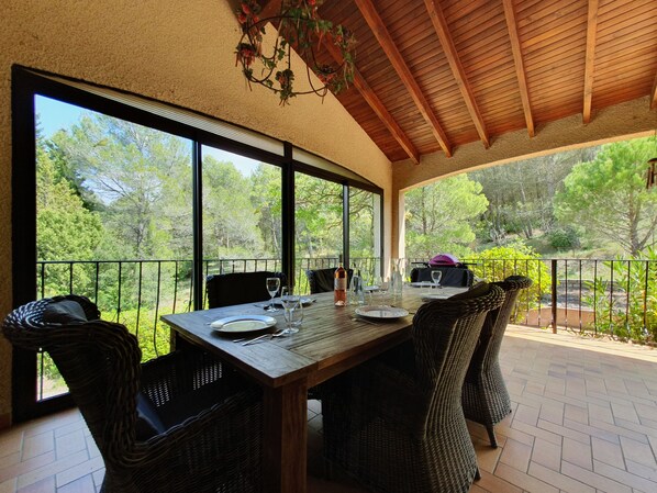 Outdoor dining