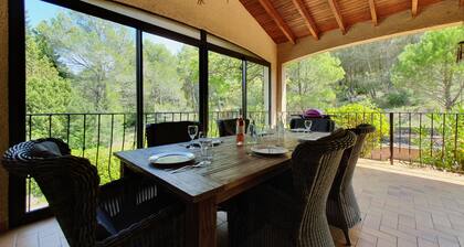 Spacious villa with pool in Montbrun