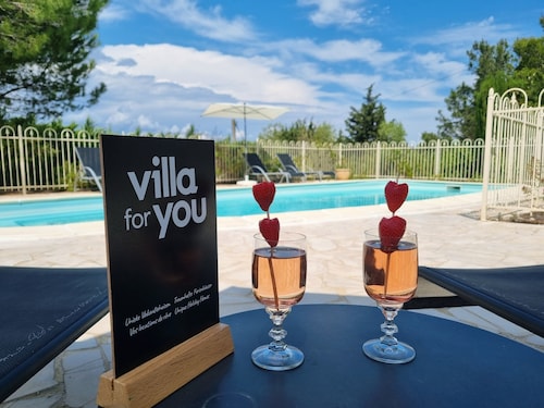 Geräumige Villa mit Pool in Montbrun