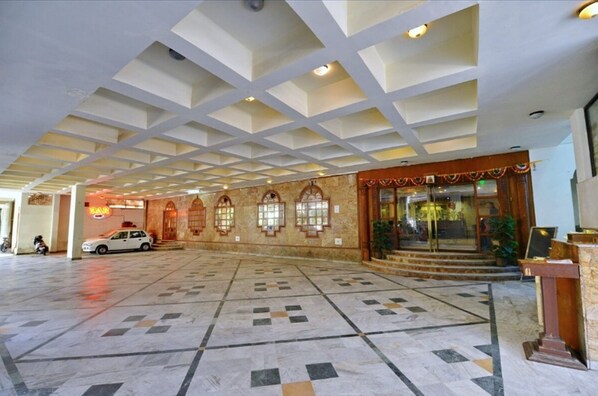 Free self parking - Hotel Maharani Prime (Jaipur)