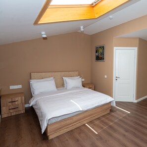 Minibar, in-room safe, desk, soundproofing - OLF Hotel (Baku)