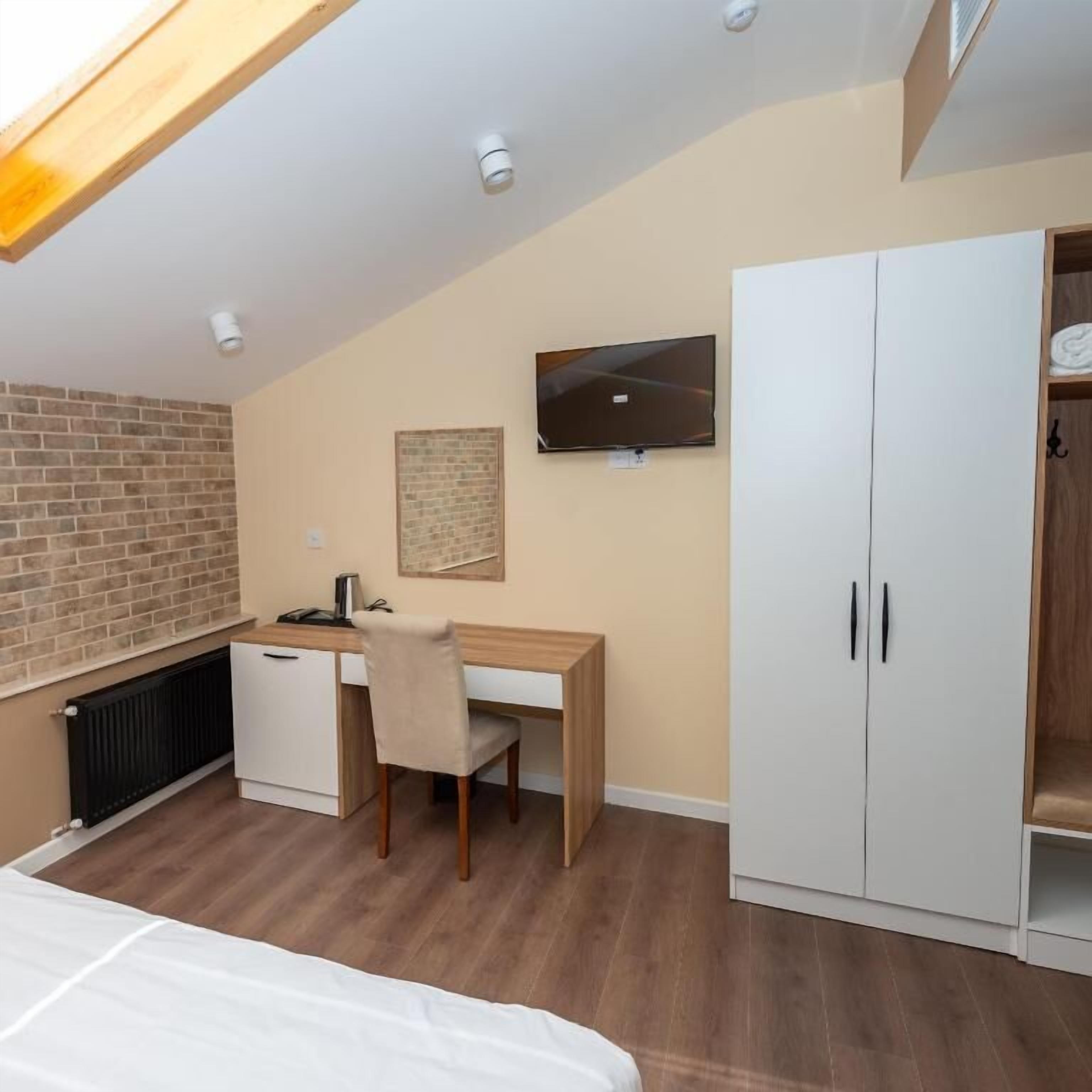 Junior Suite | Minibar, in-room safe, desk, soundproofing