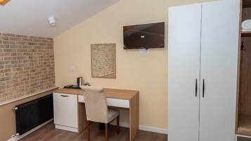 1 bedroom, minibar, in-room safe, desk