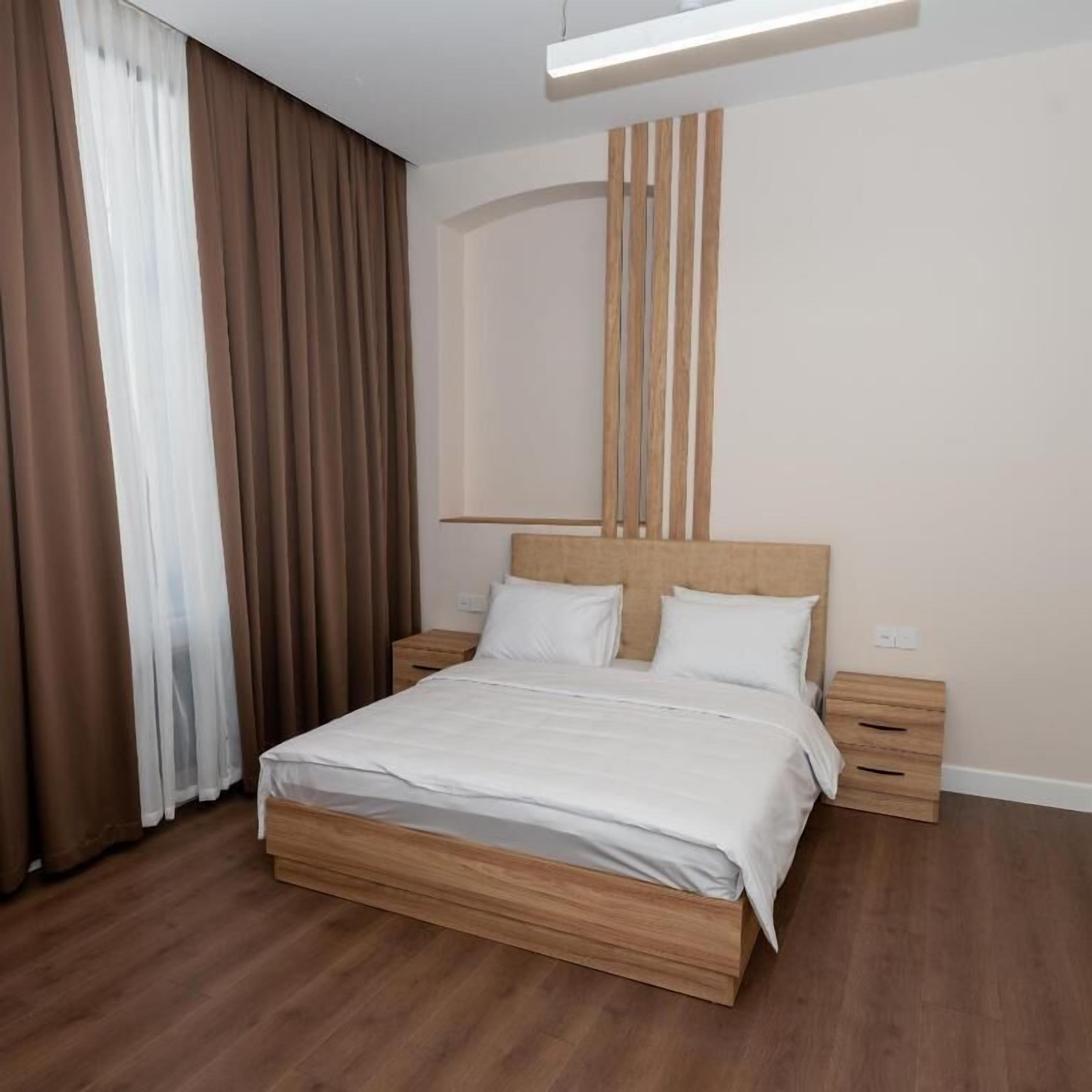 Quarto superior | Frigobar, cofres nos quartos, escrivaninha, quartos à prova de som