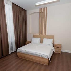 Minibar, coffres-forts dans les chambres, bureau, chambres insonorisées