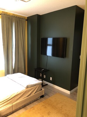 2 bedrooms, desk, free WiFi, bed sheets