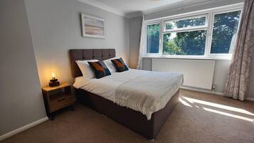 4 bedrooms, desk, iron/ironing board, free WiFi