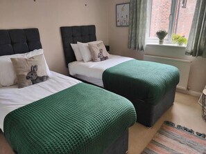 3 quartos, ferros/tábuas de passar roupa, Wi-Fi de cortesia