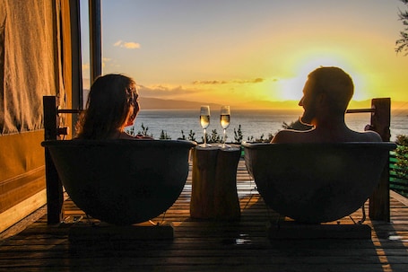 Property grounds. Tent Korimako - Luxury Eco Glamping with your own electric Buggy
