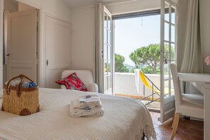 6 chambres, fer et planche à repasser, accès au Wi-Fi (inclus)