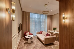 Suite Executive | Minibar, una cassaforte in camera, una scrivania, postazione laptop