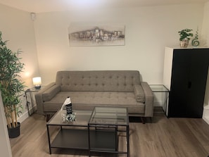 Smart TV, books - Modern, stylish, bright and peaceful 2 Bedroom New Suite. Fully licensed (Burnaby)