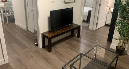 Modern, stylish, bright and peaceful 2 Bedroom New Suite. Fully licensed