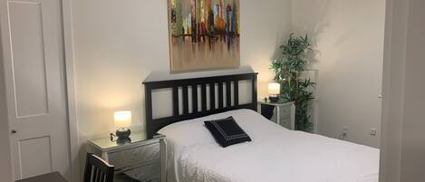 2 عدّة غرف نوم ومكتب ومكواة/لوح كي وسرير سفر