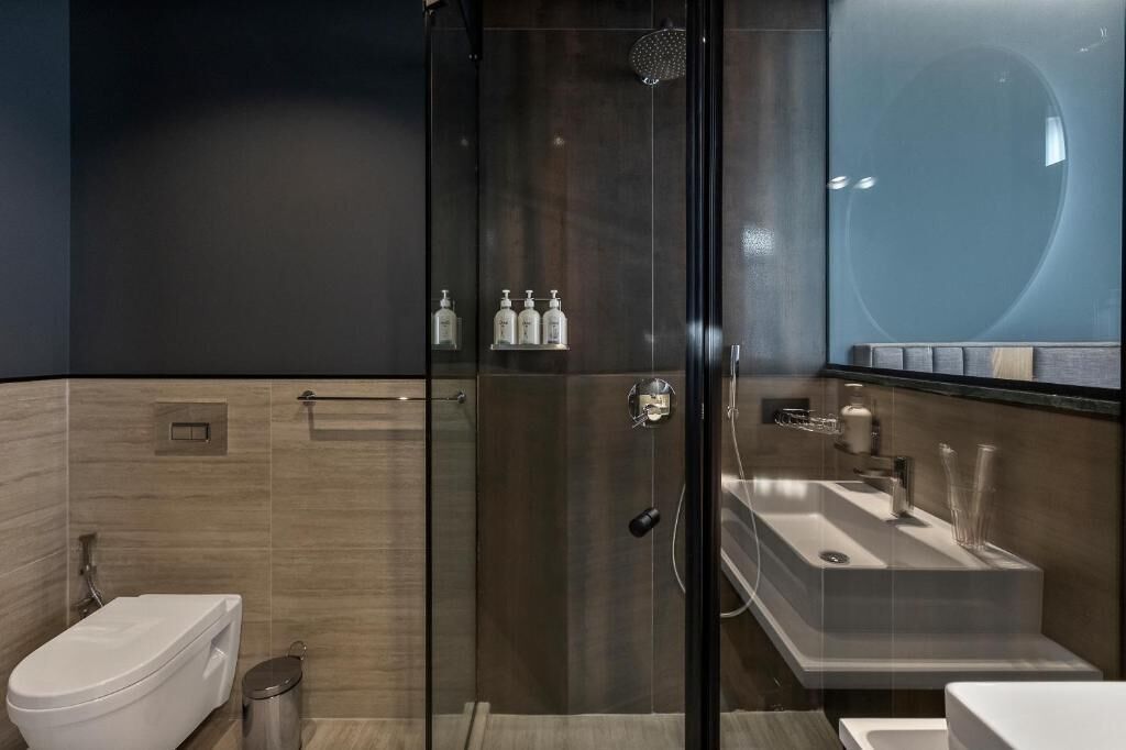 Economy Twin Room | Bathroom | Separate bathtub and shower, rainfall showerhead, hair dryer, slippers