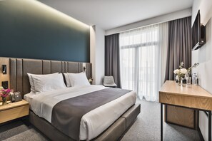 In-room safe, desk, blackout drapes, soundproofing