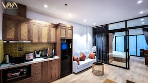 Junior Apartment | Private kitchen | Electric kettle, dining tables