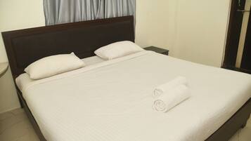 Luxury-Zimmer, 1 Queen-Bett | Kostenloses WLAN, Bettwäsche