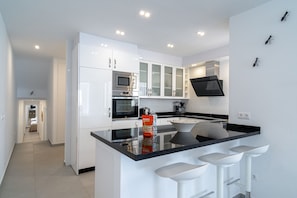 Køleskab, mikrobølgeovn, ovn, opvaskemaskine