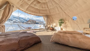 Free WiFi, bed sheets