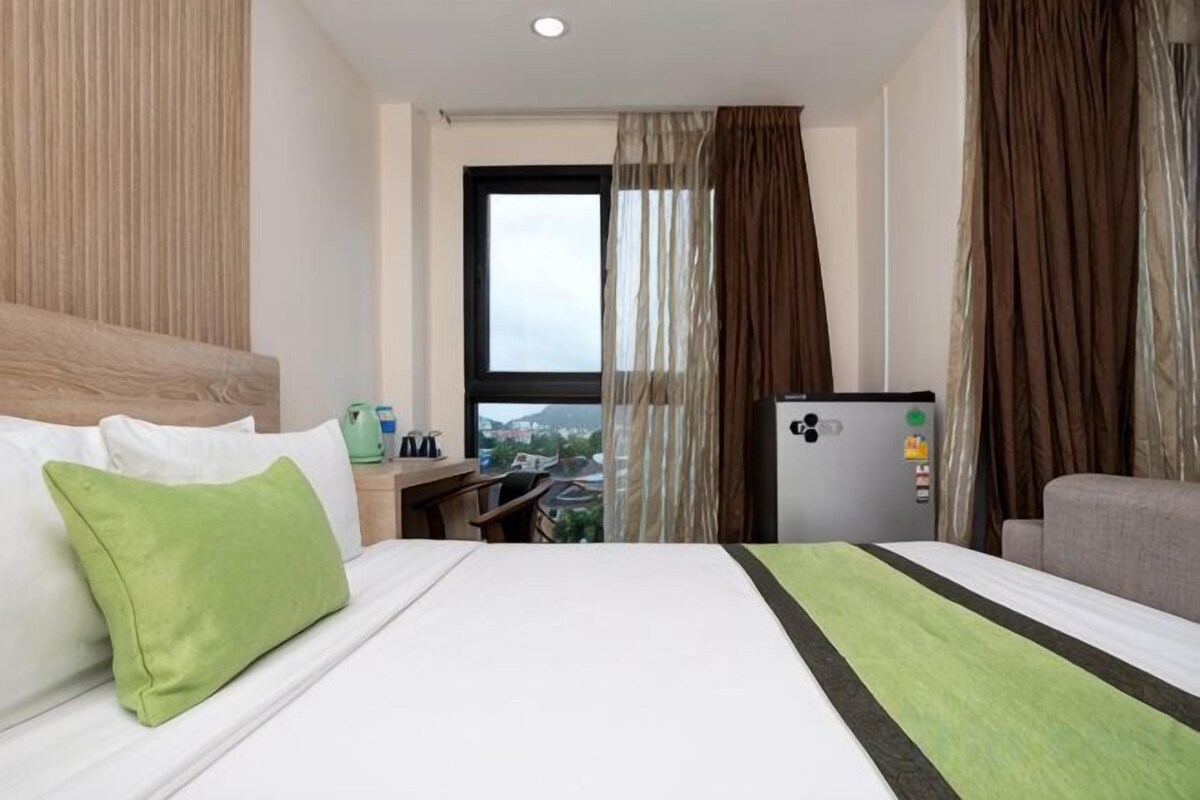 ตู้นิรภัยในห้องพัก, โต๊ะทำงาน, เตารีด/โต๊ะรีดผ้า, Wi-Fi ฟรี