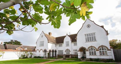 Luxurious 7 bedroom Villa in the popular sailing village, Bembridge