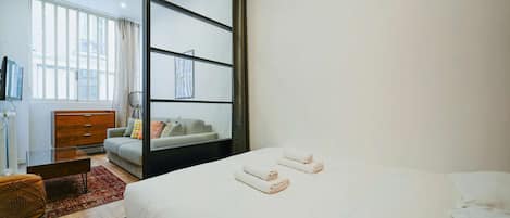 1 slaapkamer, een strijkplank/strijkijzer, wifi, beddengoed