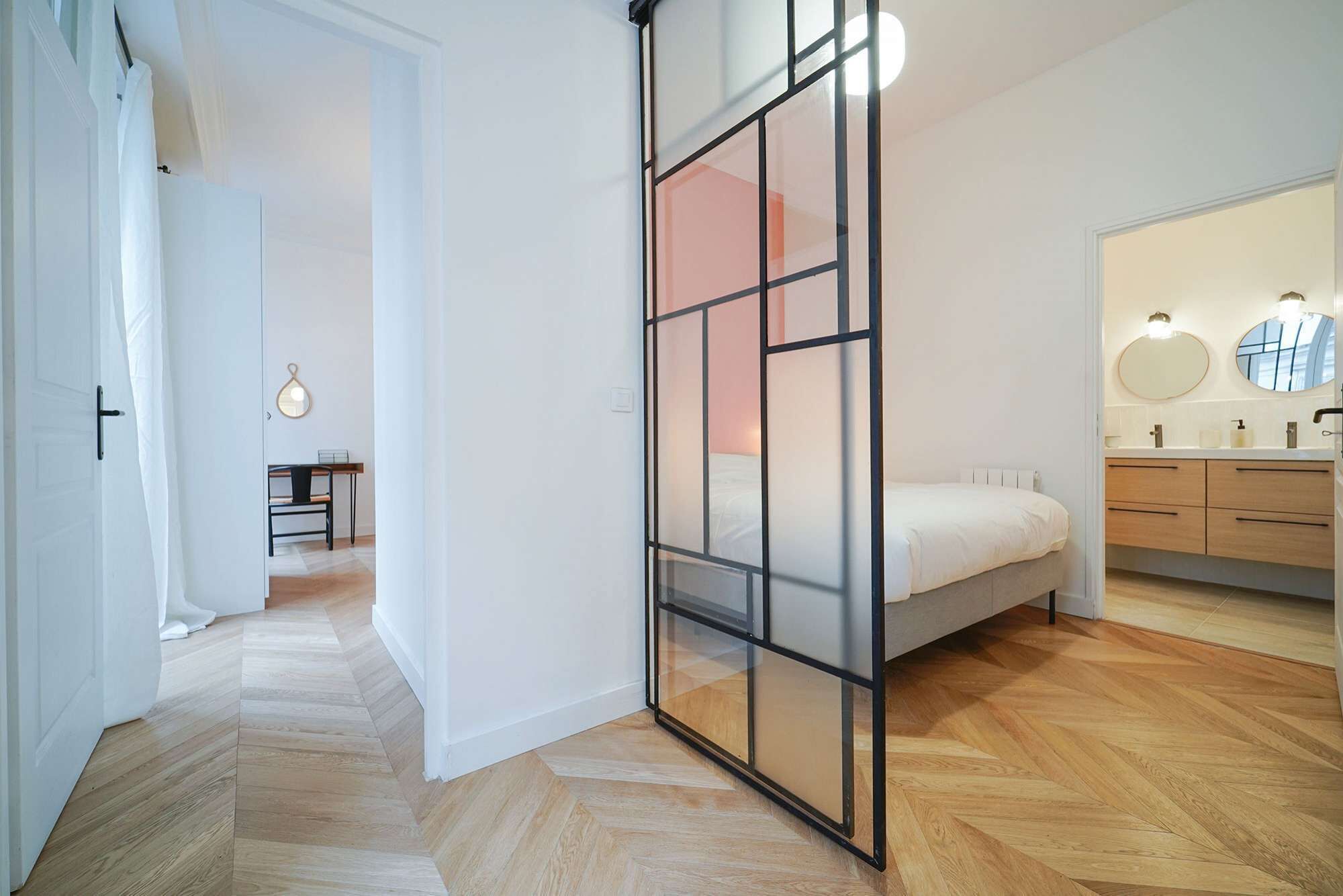 2 bedrooms, desk, iron/ironing board, WiFi