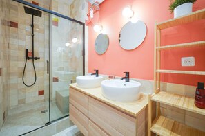 Bathtub, hair dryer, towels