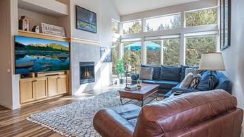 House, Multiple Beds (Whispering Creek) | Interior