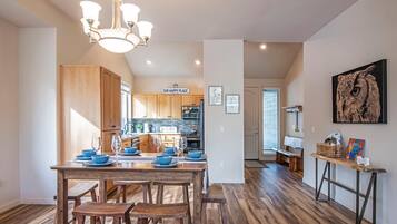 House, Multiple Beds (Whispering Creek) | Dining