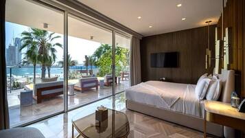 5 chambres, bureau, fer et planche à repasser, lit de bébé portatif