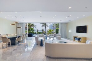 Dining - FIVE Palm Beachfront Villa -Private Pool & Jacuzzi (Dubai)