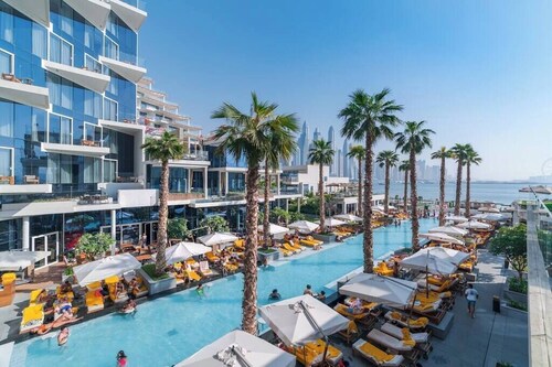 FIVE Palm Beachfront Villa -Private Pool & Jacuzzi