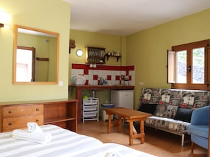 1 bedroom, bed sheets - Casa El Comisario - Double Apartment (El Tanque)