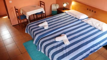 1 bedroom, bed sheets