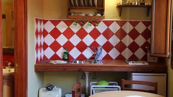 Fridge, toaster, cookware/dishes/utensils