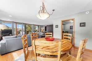 อพาร์ทเมนท์ (2 Bedrooms) | บริเวณภายนอก