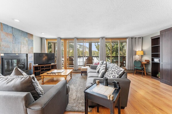 อพาร์ทเมนท์ (2 Bedrooms) | ด้านหน้าที่พัก