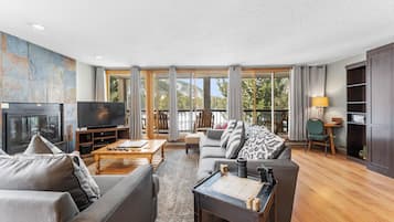 Kondominium (2 Bedrooms) | Bagian depan properti