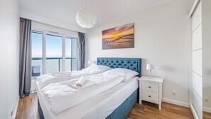 Apartamento (70 with sea view) | 1 dormitorio, tabla de planchar con plancha, wifi gratis y ropa de cama
